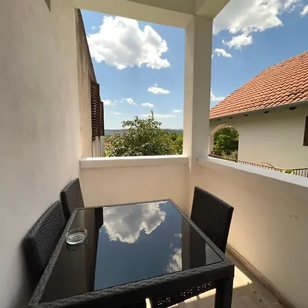 Hotel And Pansion M&r