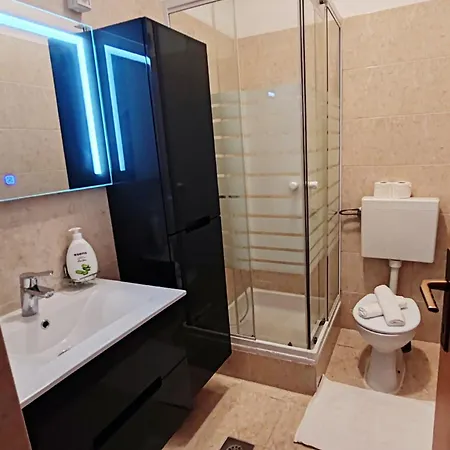 Hotel And Pansion M&r 2*