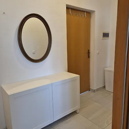 Hotel And Pansion M&r