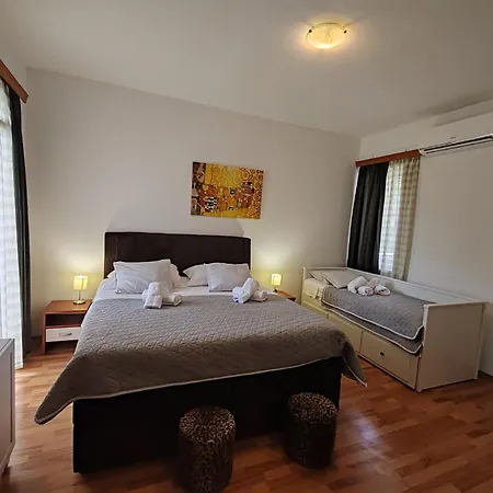 Szálloda And Pansion M&r