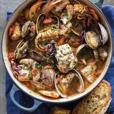 Hotel And Pansion M&r