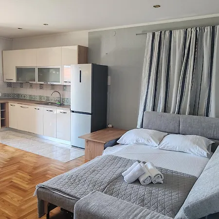 Hotel And Pansion M&r Turanj