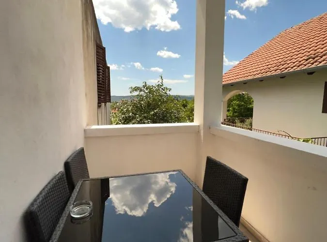 Hotel And Pansion M&r