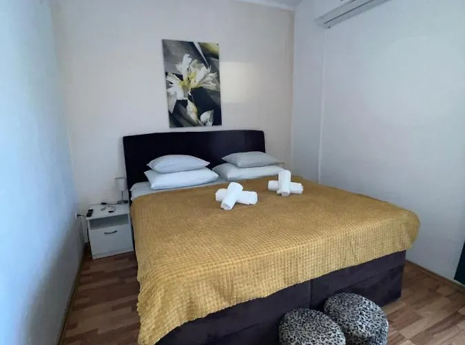 And Pansion M&r Hotel Turanj