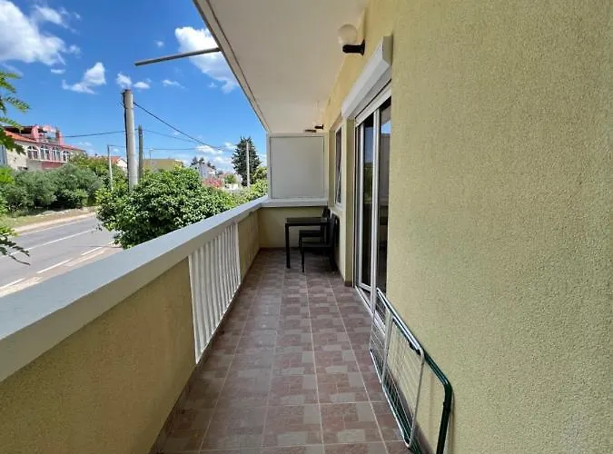 Hotel And Pansion M&r 2*