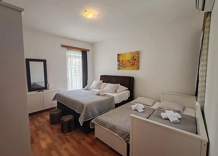 And Pansion M&r Hotel Turanj