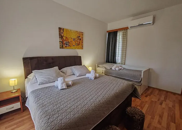 And Pansion M&r Hotel Turanj