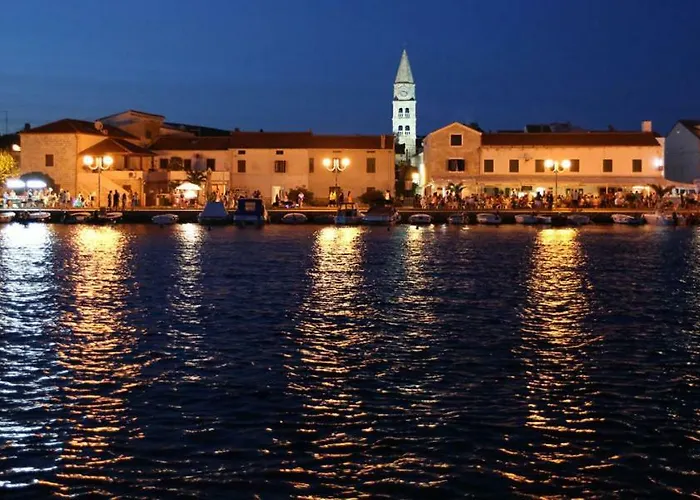 Hotel And Pansion M&r Turanj